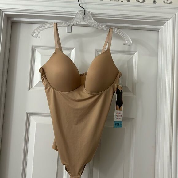 Assets by Spanx Size XL low-back panty bodysuit nude color - Picture 2 of 10